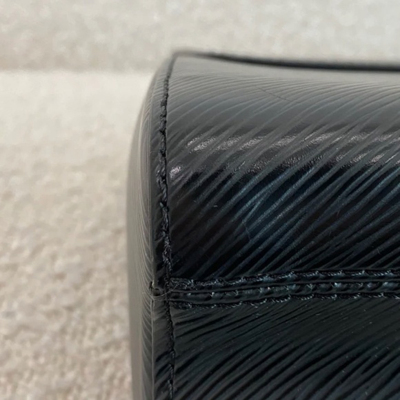 Authentic Louis Vuitton Twist MM Black Epi - Picture 7 of 13